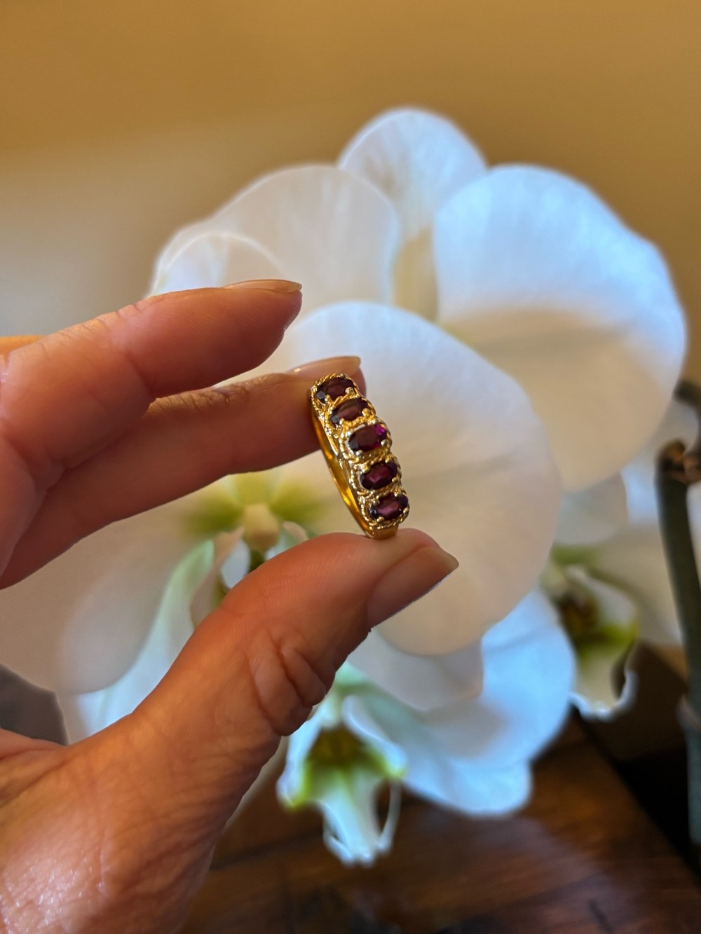 Vintage Gold Tone Purple / Burgundy Stones Ring Costume Statement Band